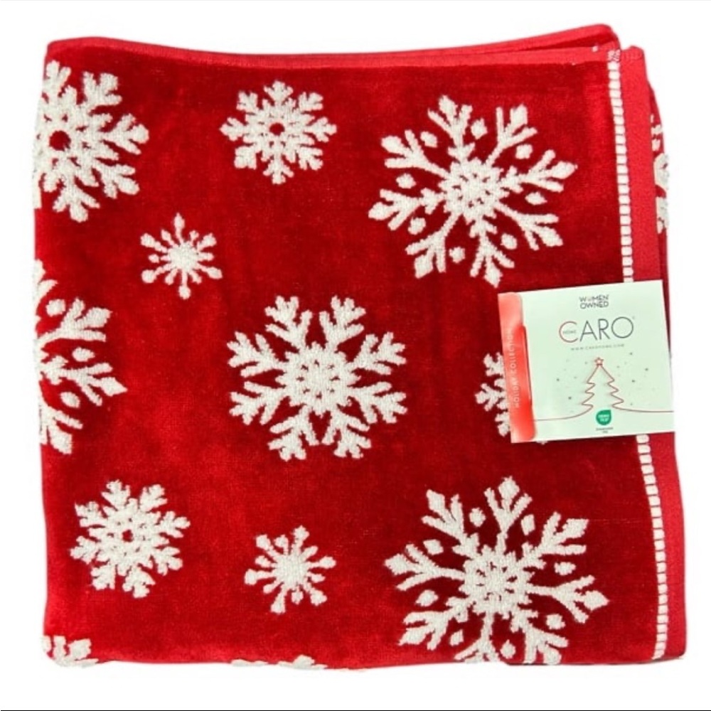 Caro Holiday Red and White Christmas Bath Towels Set of 2